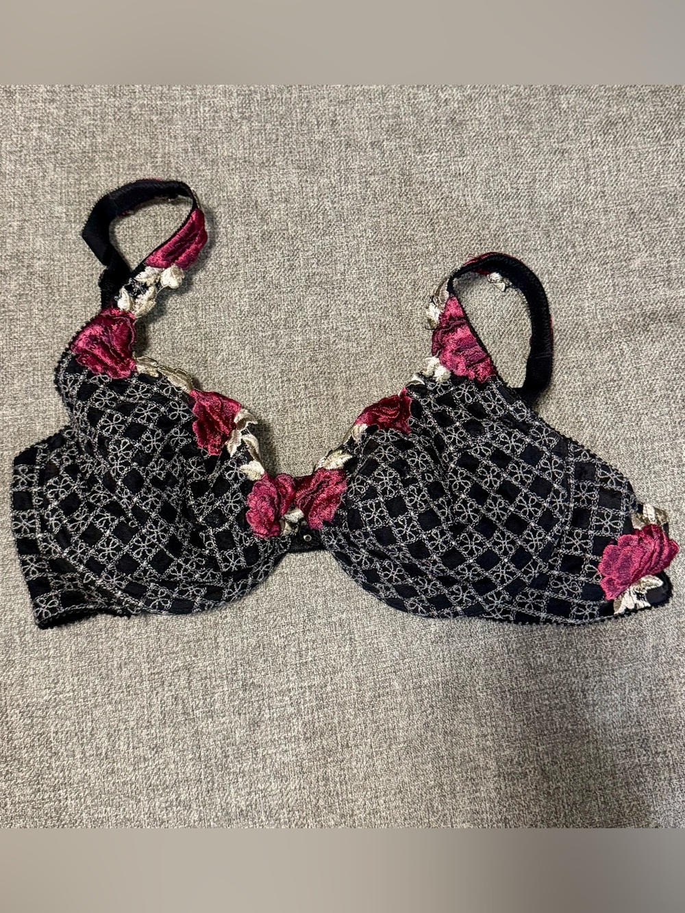 Black Lace Underwire Bra with Rose Embroidery 36C